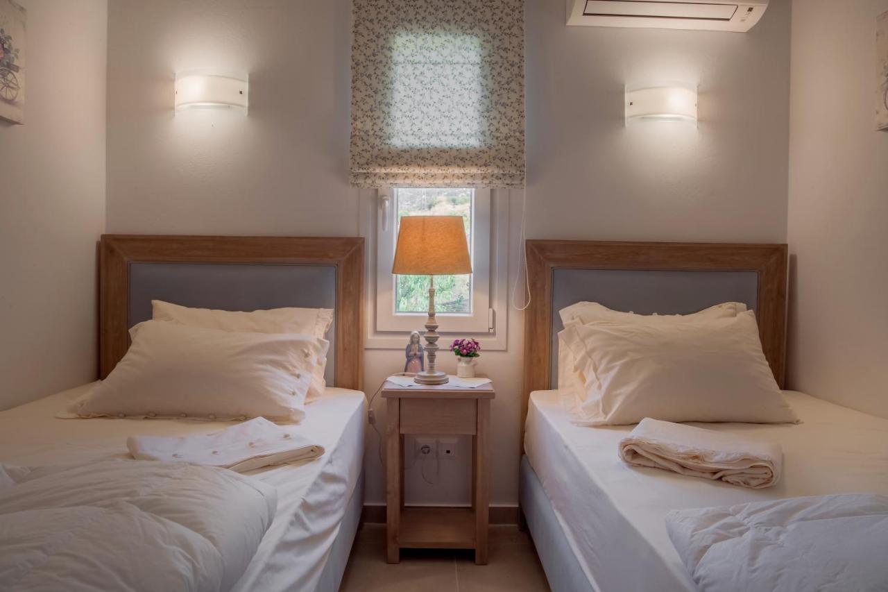 Aprovaton Eleni'S Guesthouse מראה חיצוני תמונה