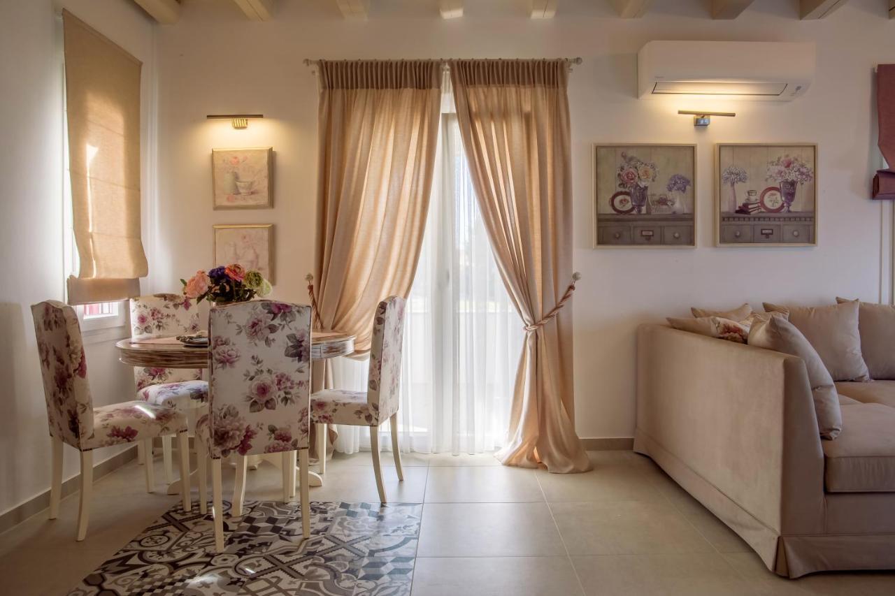 Aprovaton Eleni'S Guesthouse מראה חיצוני תמונה