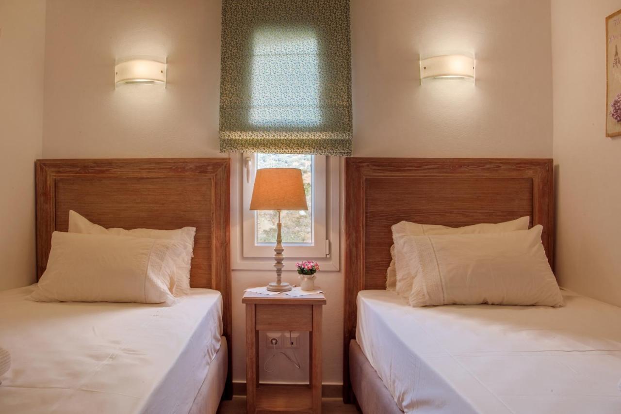 Aprovaton Eleni'S Guesthouse מראה חיצוני תמונה