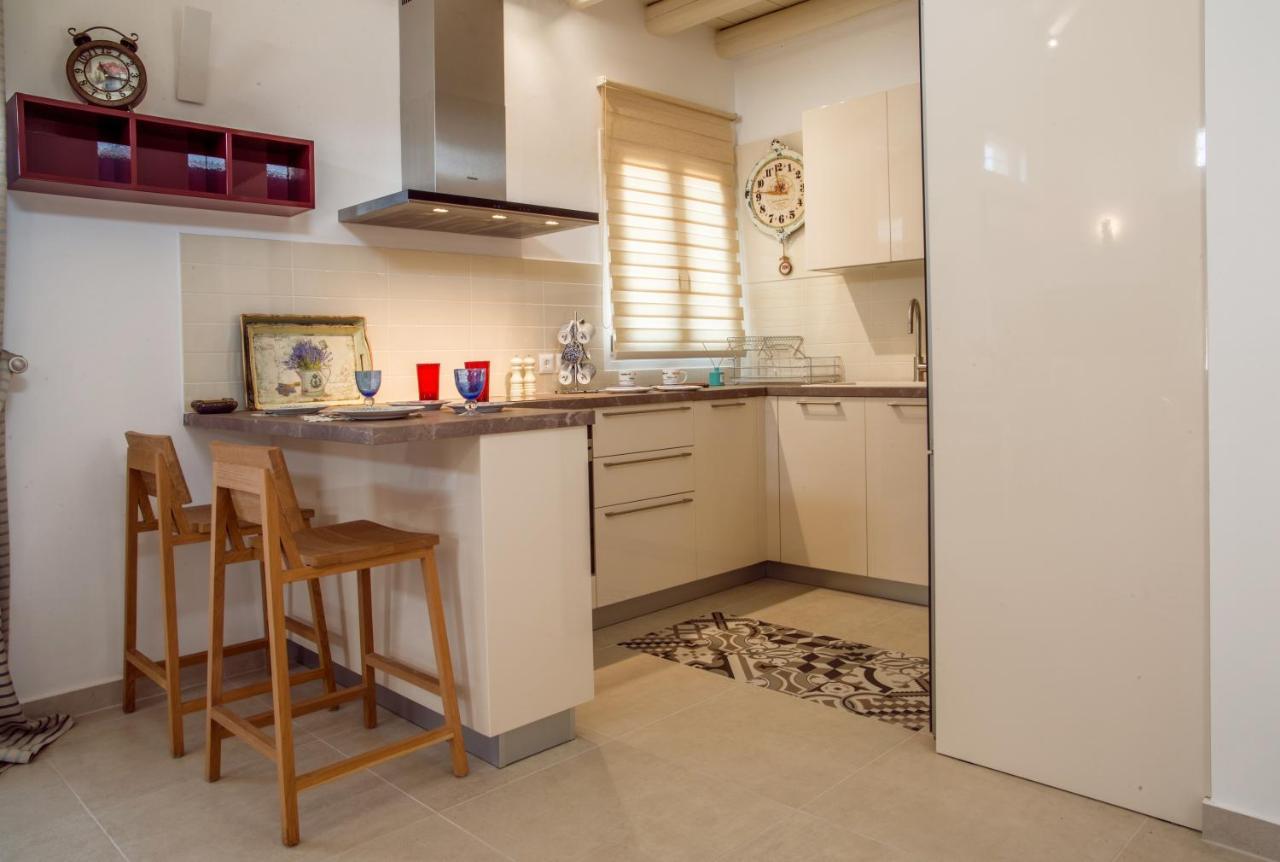 Aprovaton Eleni'S Guesthouse מראה חיצוני תמונה