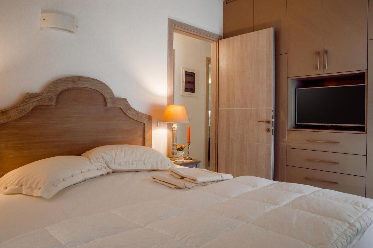 Aprovaton Eleni'S Guesthouse מראה חיצוני תמונה