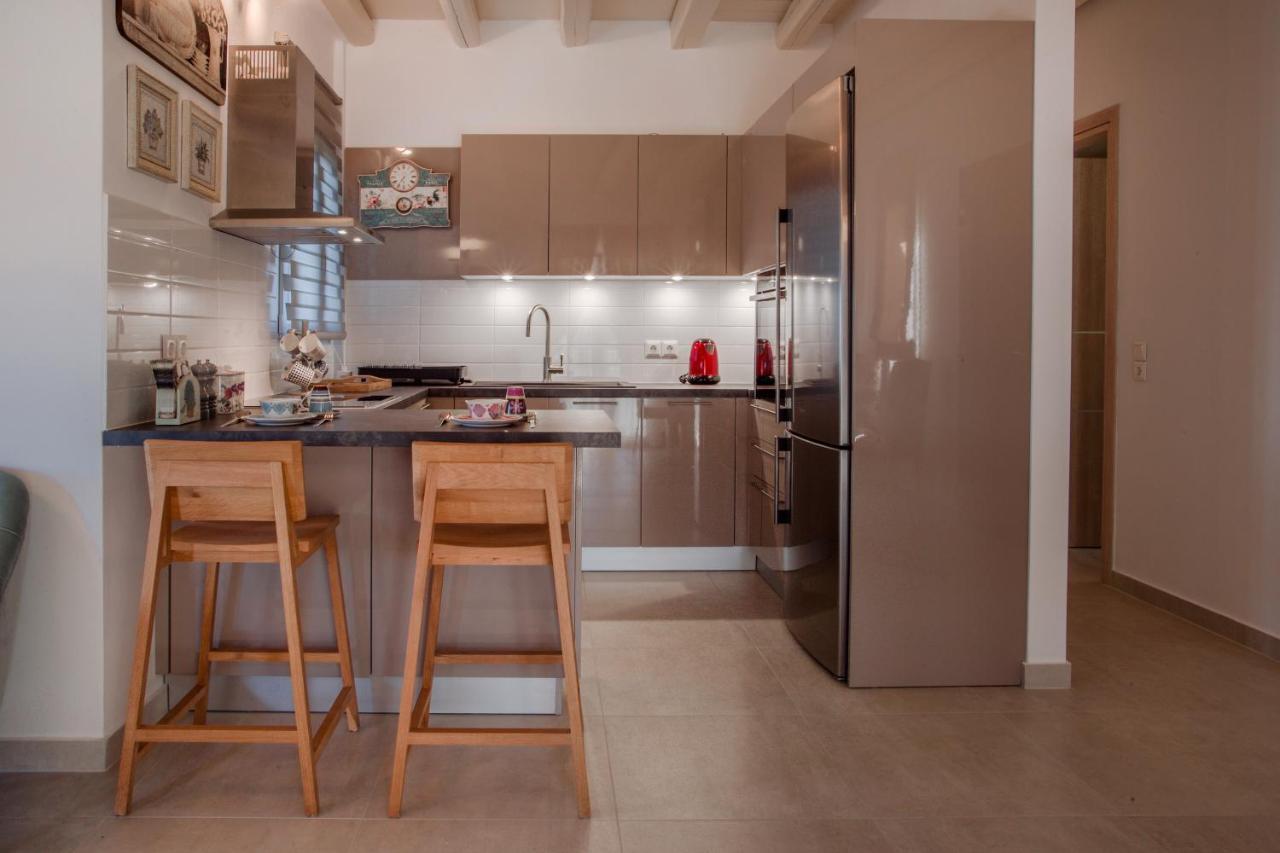 Aprovaton Eleni'S Guesthouse מראה חיצוני תמונה